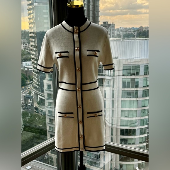 🆕 KARL LAGERFELD 🧿 NWT Classic Knit Dress with Embroidered Monogram, White, M - Picture 3 of 16